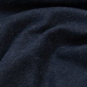 Tessuto in lana ALPAKA a spina di pesce blu navy che mostra la trama naturale della fibra eco-friendly