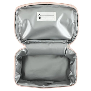 Trousse de toilette rectangulaire ouverte avec doublure imperméable argentée et étiquette nominative à l'intérieur