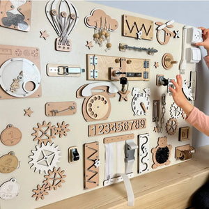 Très grand busy board Montessori avec activités (60×80 cm)