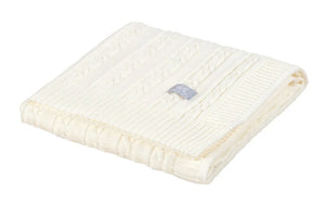 Couverture bébé en tricot torsadé blanc pliée avec motif texturé et tissu doux