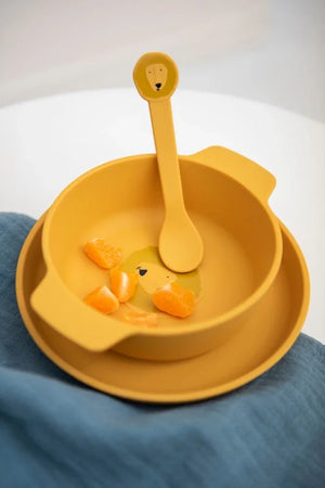 Set de repas bébé en silicone jaune avec motif lion, bol, assiette et cuillère, pièces orange à l'intérieur