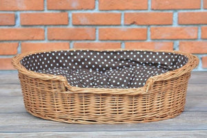 Panier pour chien en osier naturel avec coussin à pois marron, mobilier animalier artisanal