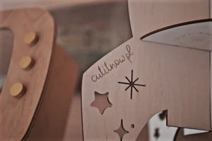 Estante cohete de madera de autoensamblaje con recortes de estrellas, acabado natural, decoración infantil