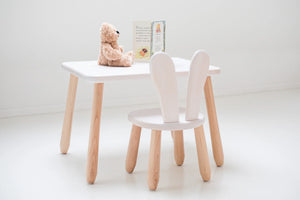 Set aus Tisch und Stuhl – Hase