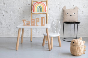 Set aus Tisch und Stuhl – Reh