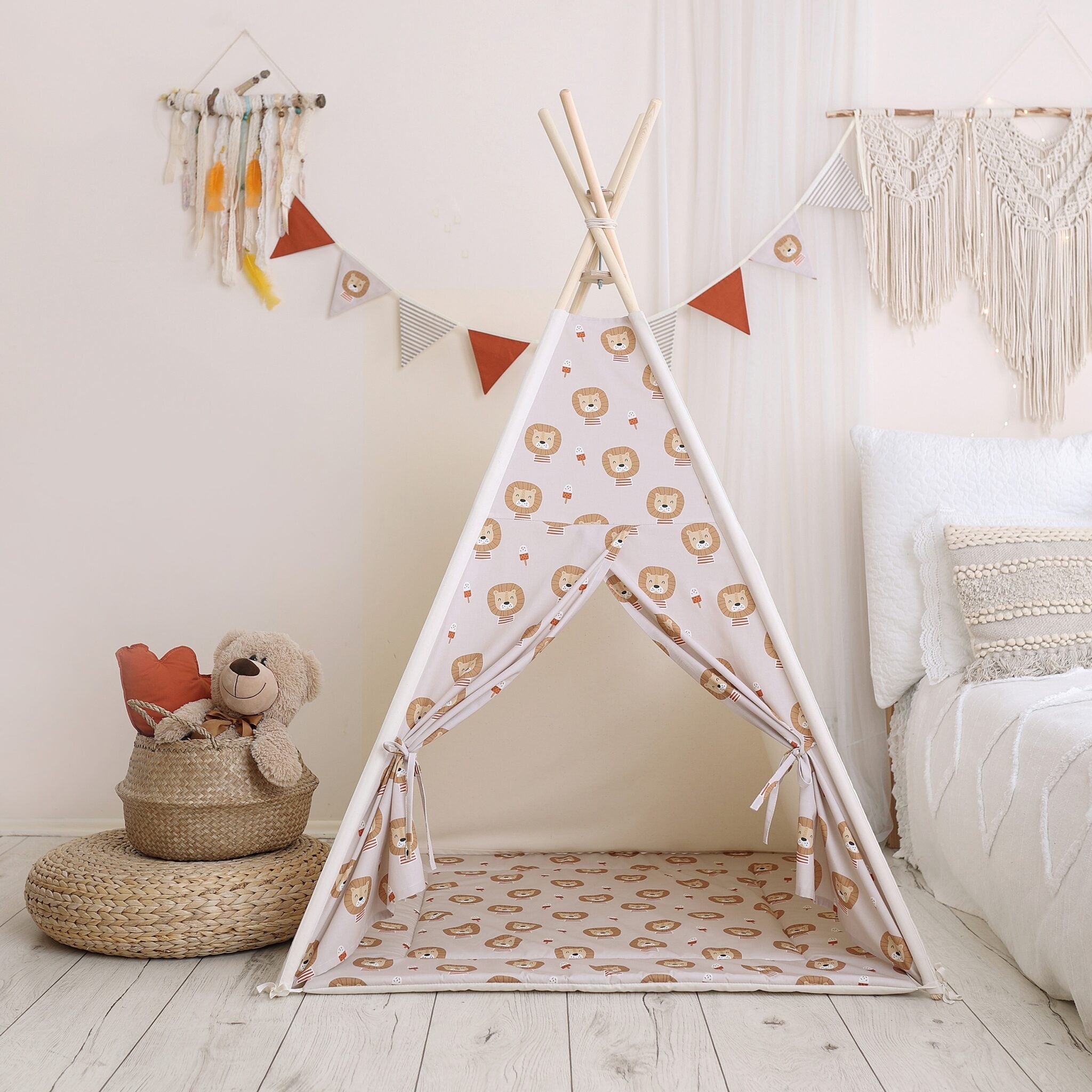 Löwen-Tipi-Zelt mit gepolsterter Matte