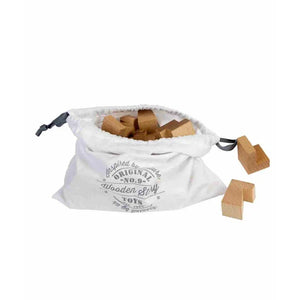 Blocs de construction en bois naturel dans un sac de rangement en coton, conçus pour la construction Montessori et l'apprentissage sans écran.
