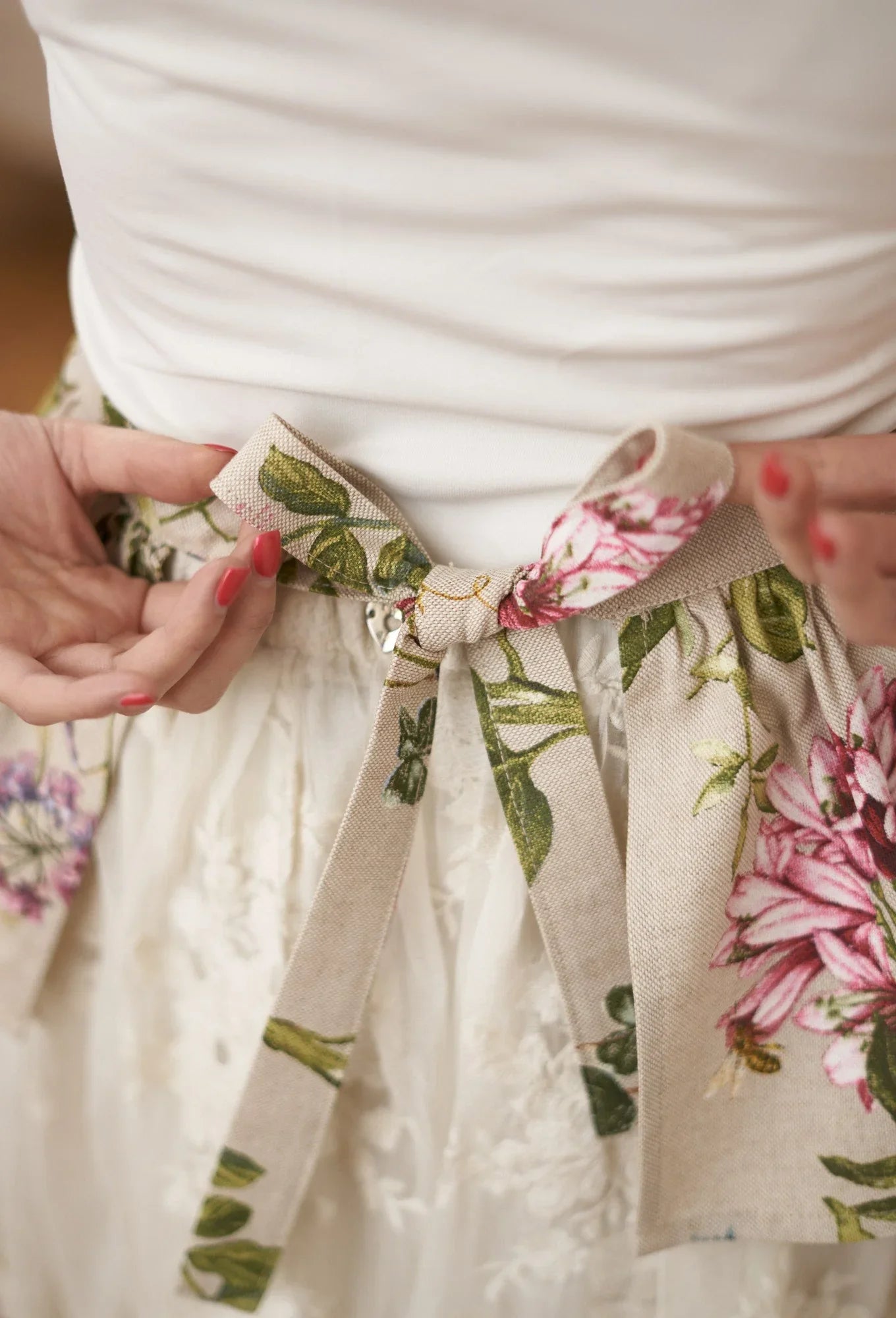 Demi-tablier pour femme avec volants et poche - Botanico