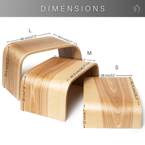 Set di tre supporti curvi in legno per piante, finitura chiara con etichette delle dimensioni