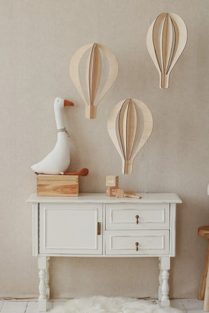 Ensemble de trois décorations murales 3D montgolfières en bois clair naturel, déco pour enfant