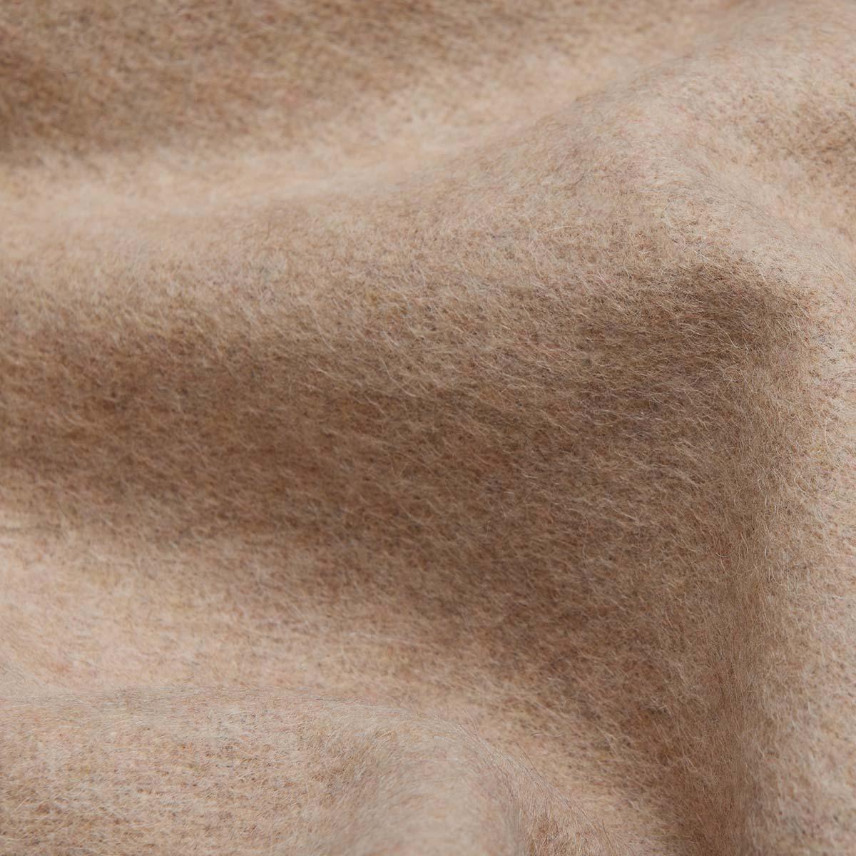 Couverture jetée en laine ALPAKA café au lait à motif chevrons premium, texture douce et franges classiques