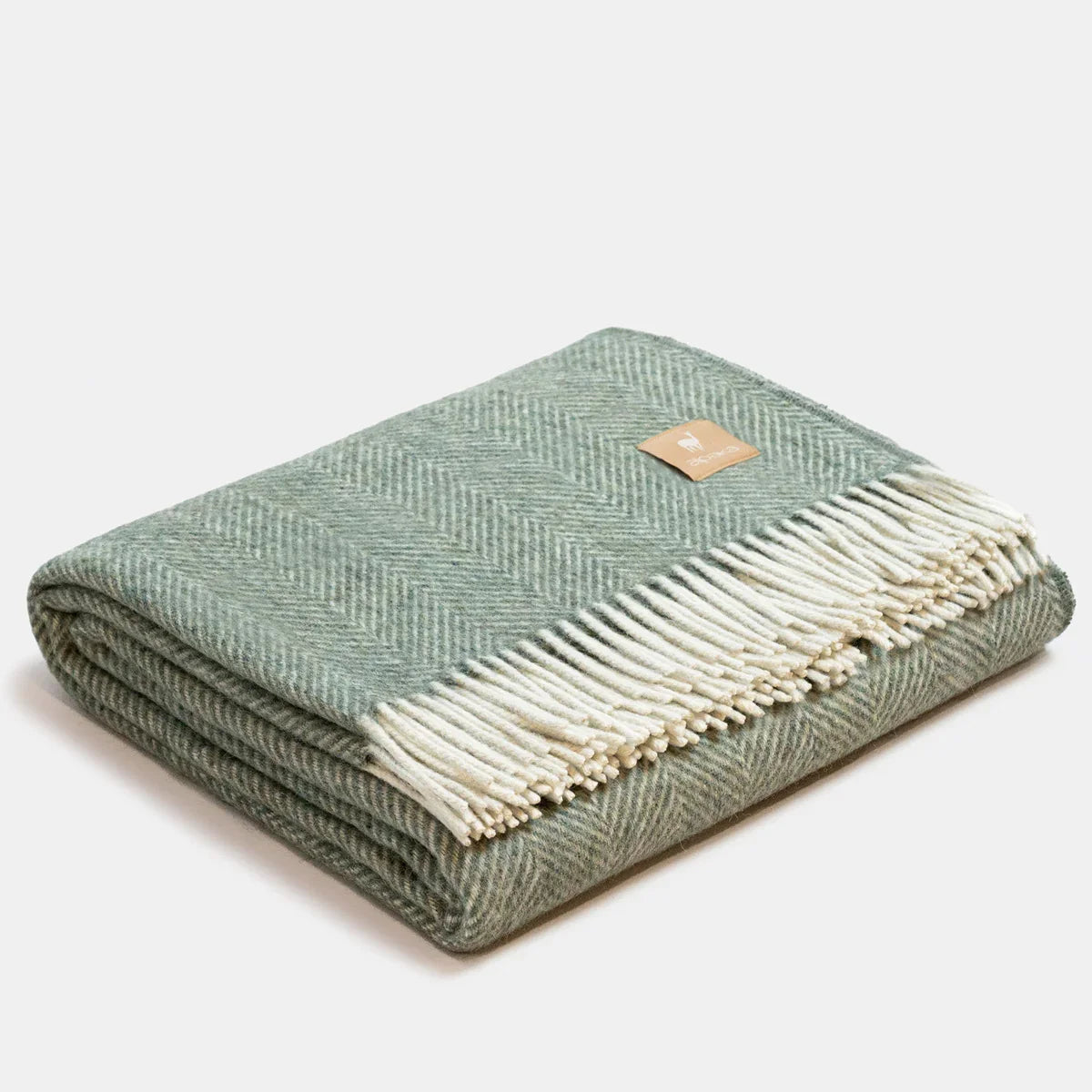 Couverture jetée en laine ALPAKA vert clair et blanc à motif chevrons premium, motif arête de poisson et franges blanches classiques