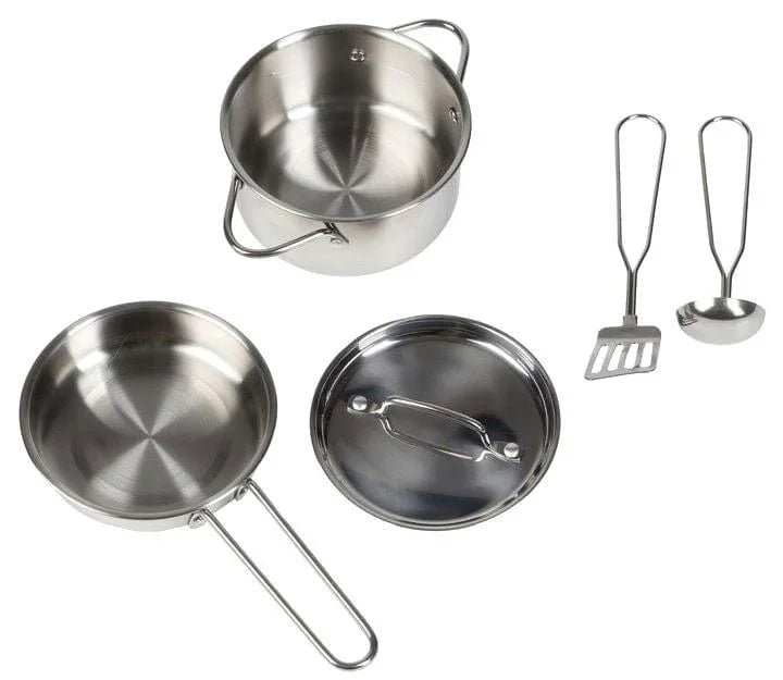 Draufsicht auf das 5-teilige Premium-Zubehörset aus Metall für die Angelove-Spielküche: Edelstahl-Topf, passender Deckel, Pfanne, Pfannenwender und Kelle.