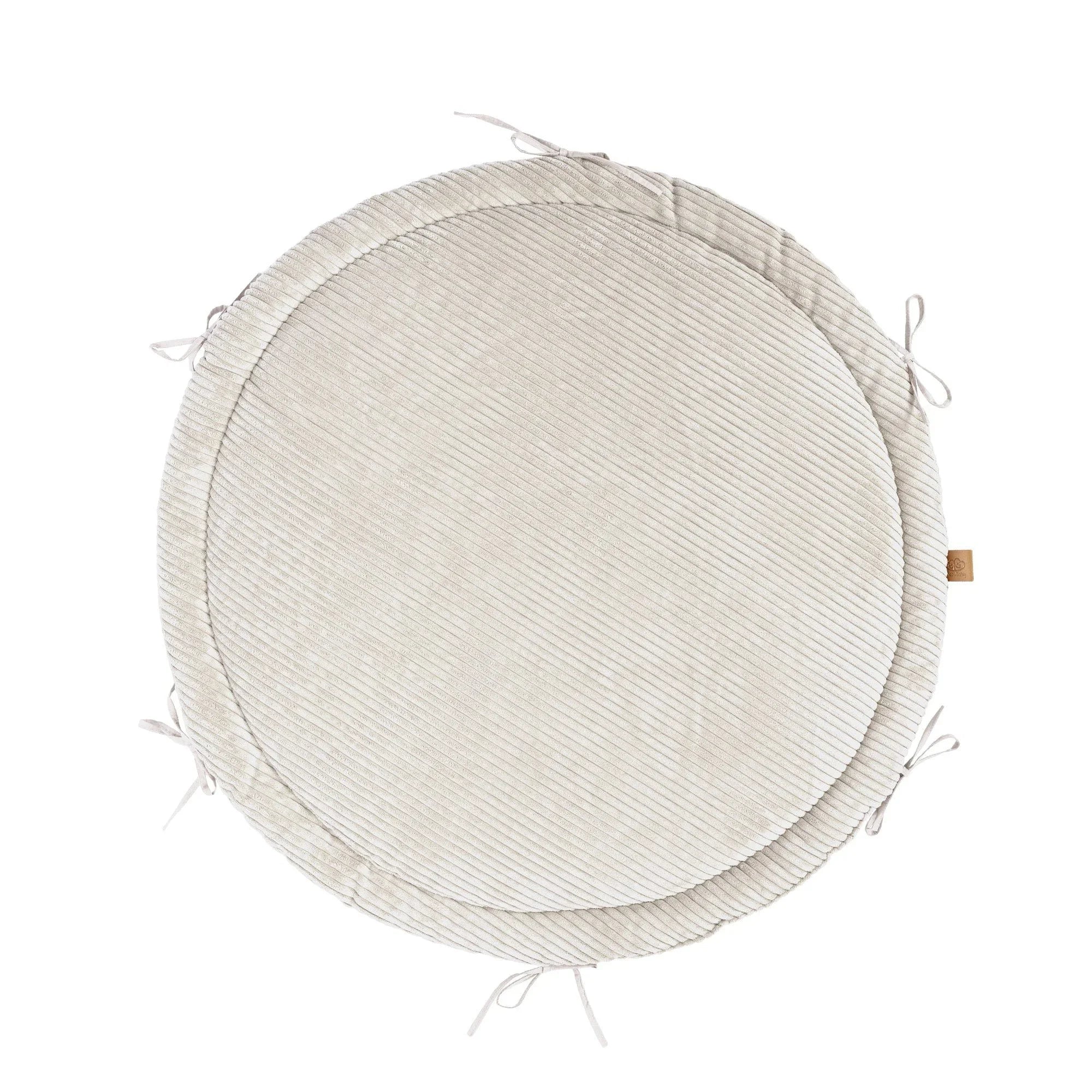 Runde Baby-Spielmatte in Ecrù mit weicher Rippstruktur und Bändern für die geflochtene Bettumrandung