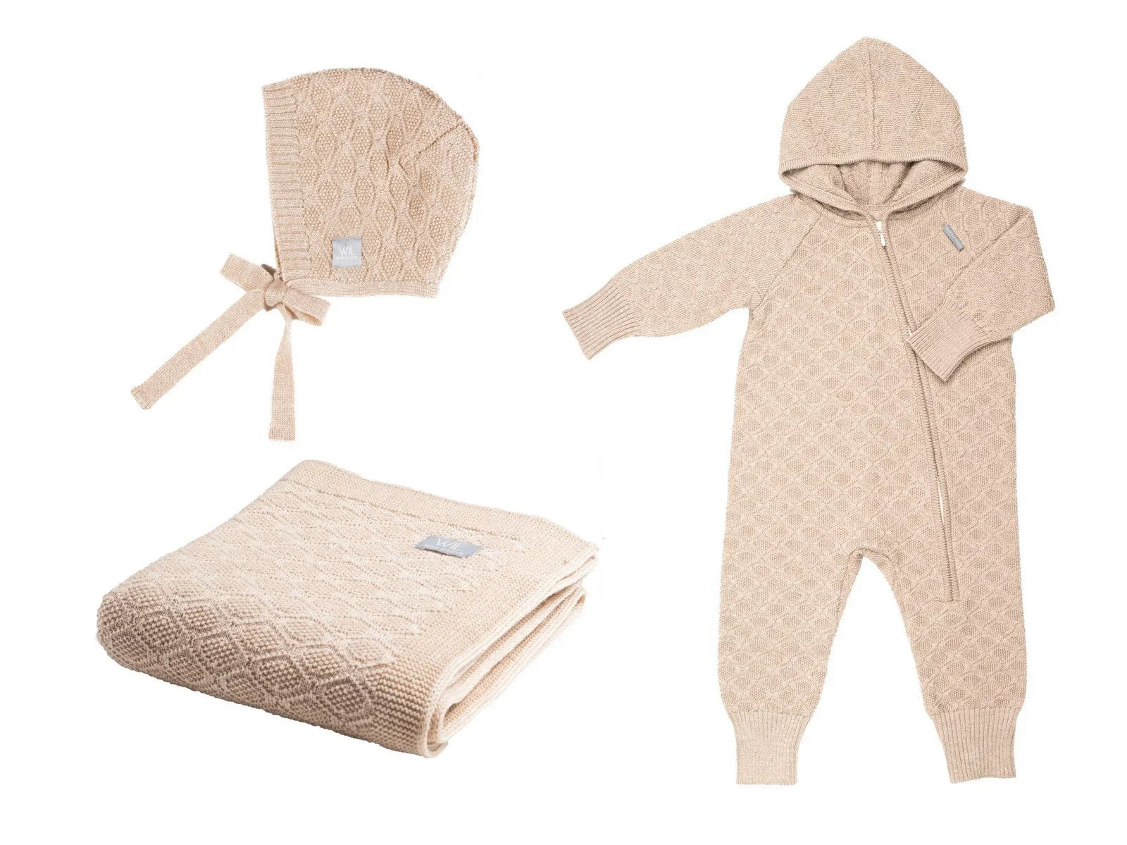 Ensemble layette beige en tricot avec motif losanges : grenouillère, bonnet et couverture