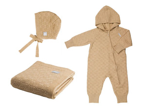 Ensemble layette camel en tricot avec motif losanges : grenouillère, bonnet et couverture