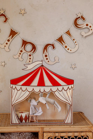 Zirkus-Puppentheater-Wanddeko aus Holz mit rot-weißem Zelt, zwei Mäusen und Trommelfiguren