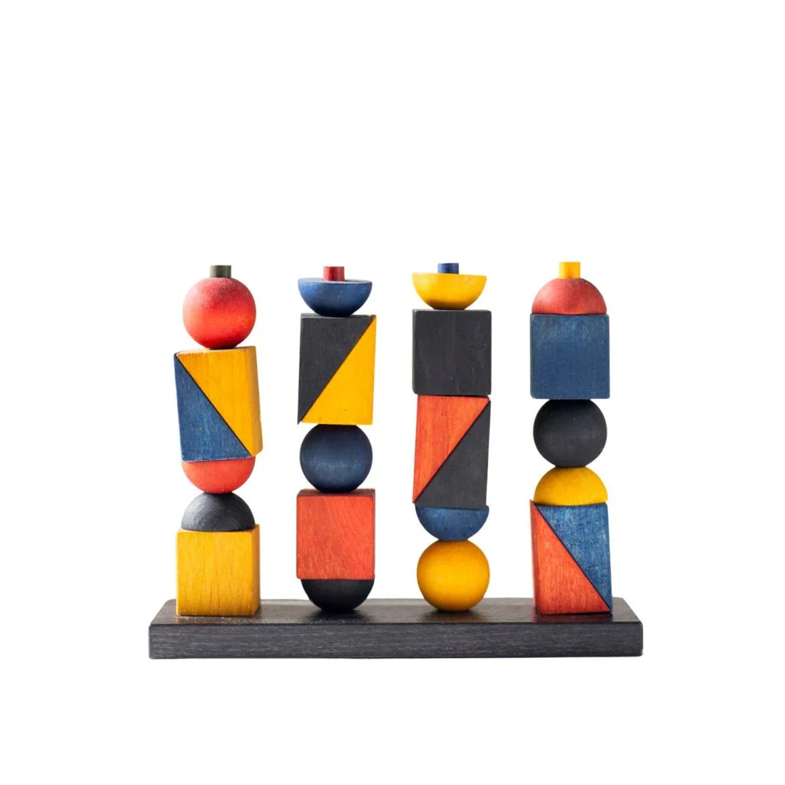 Jeu d'équilibre et d'empilement en bois coloré avec formes géométriques sur base noire, conçu pour la coordination Montessori, la créativité et le jeu sans écran.