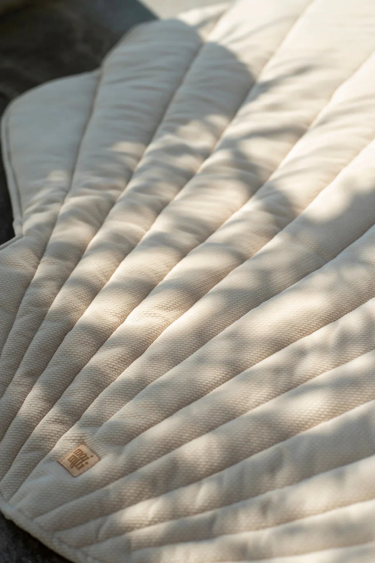 Alfombra de juego de terciopelo y algodón orgánico, diseño concha - Beige