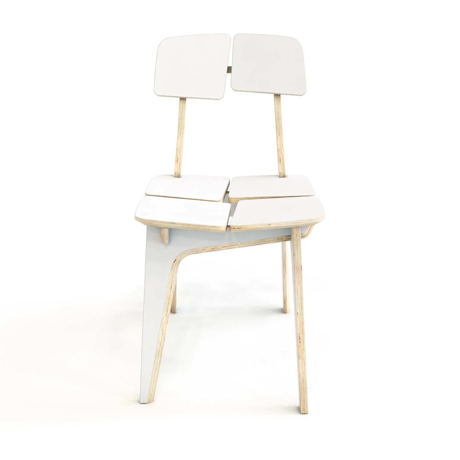 Designer-Sperrholzstuhl mit modularen, geometrischen Sitz- und Rückenpaneelen, kombiniert mit geschwungenen Holzbeinen im minimalistischen skandinavischen Stil.