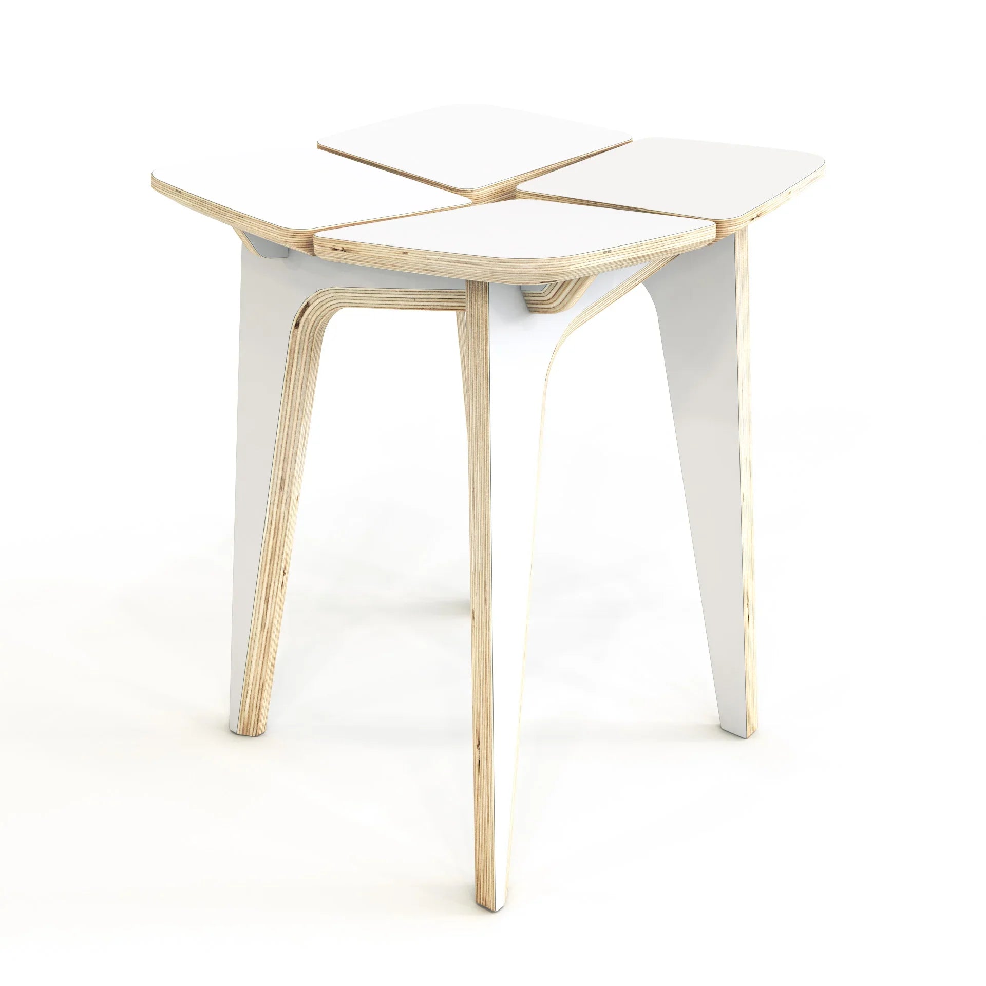 Designer-Sperrholzhocker mit moderner, geometrischer Silhouette und weißem Finish, gestaltet für ein minimalistisches skandinavisches Interieur.