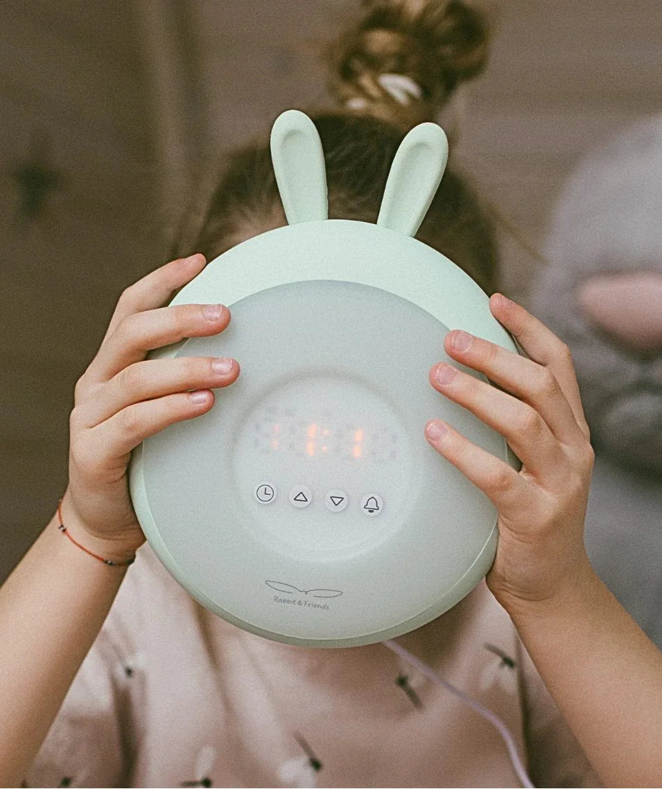 Réveil veilleuse lapin vert menthe pour enfant avec affichage numérique et commandes tactiles