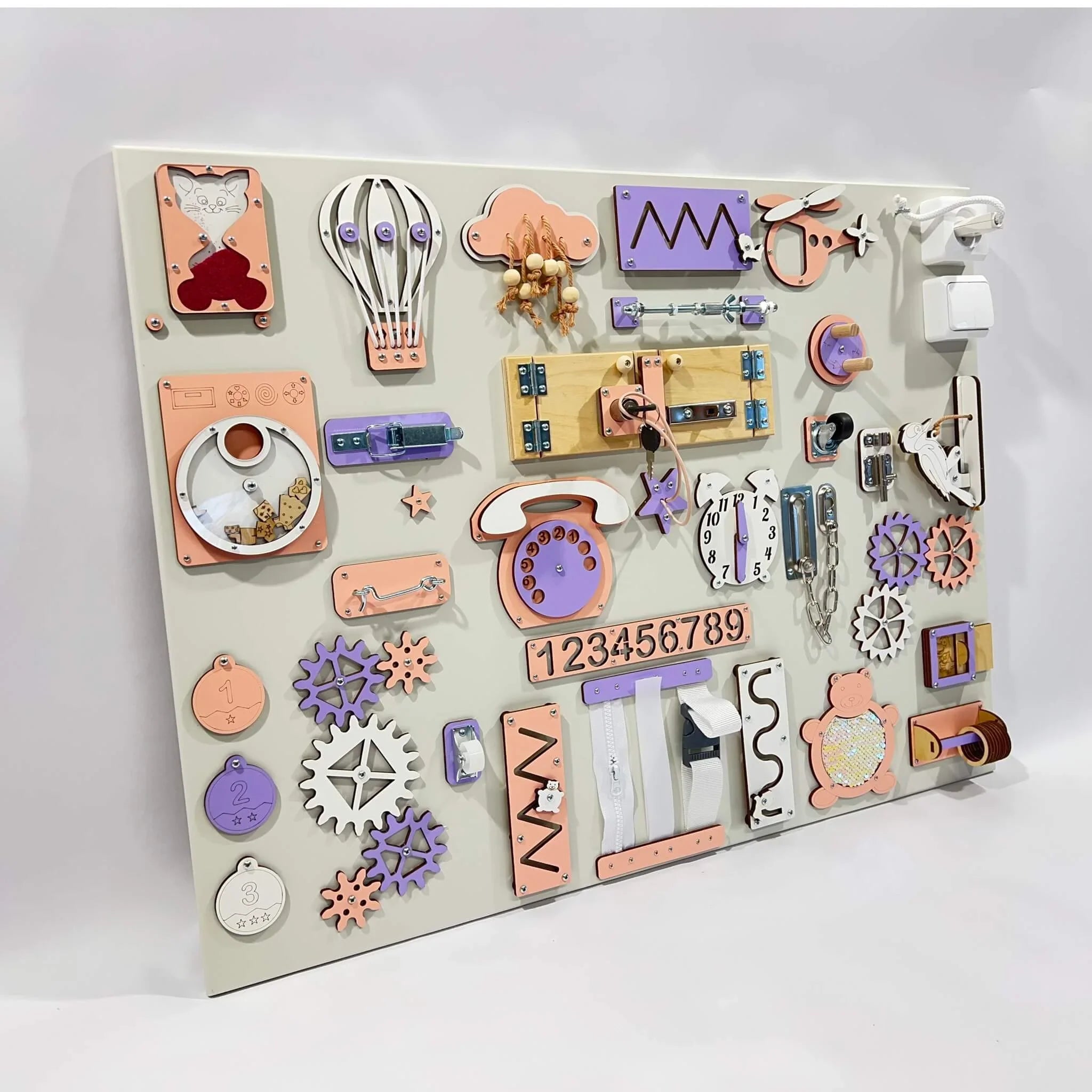 Très grand busy board Montessori avec activités (60×80 cm)