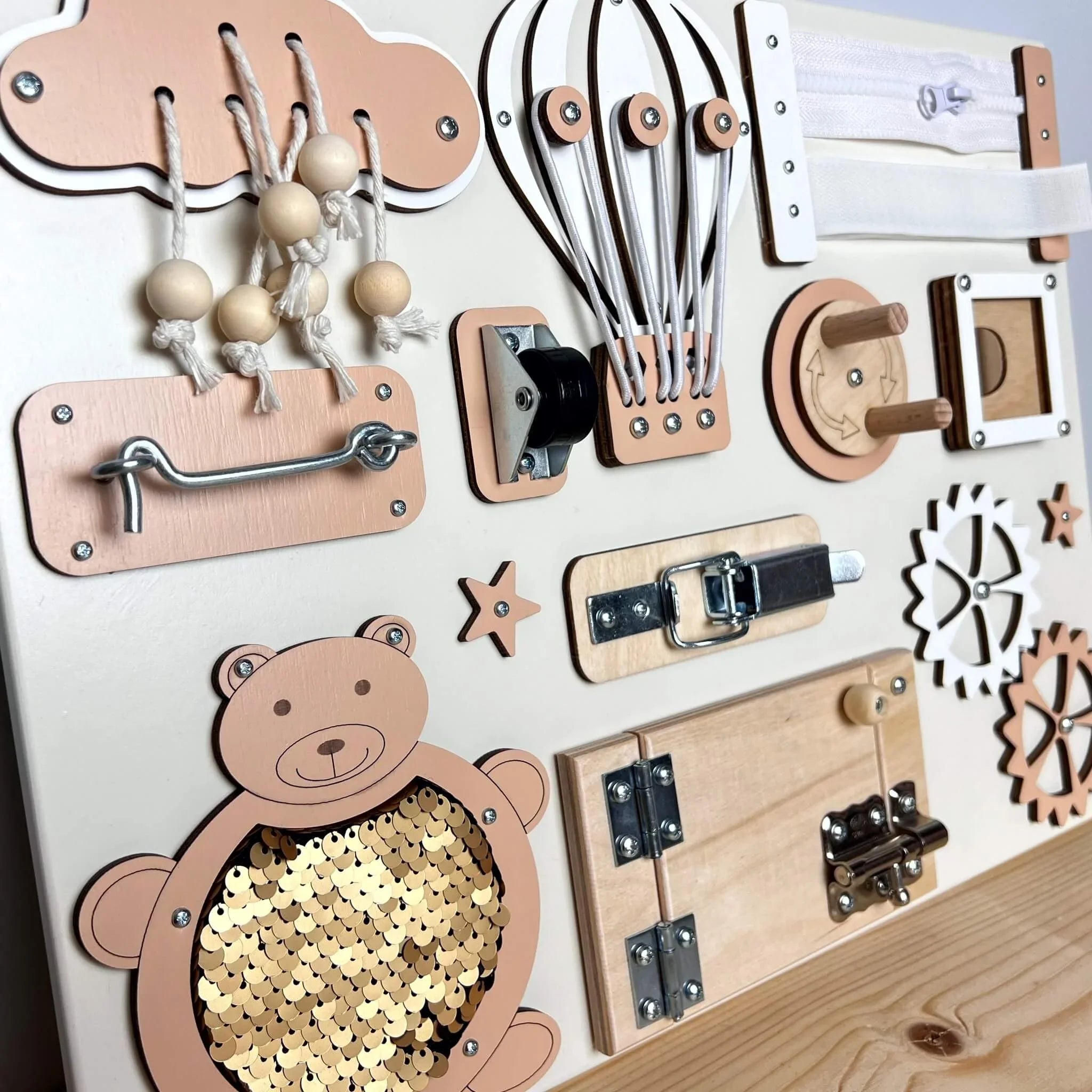 Très petit busy board avec portes (30×40 cm)