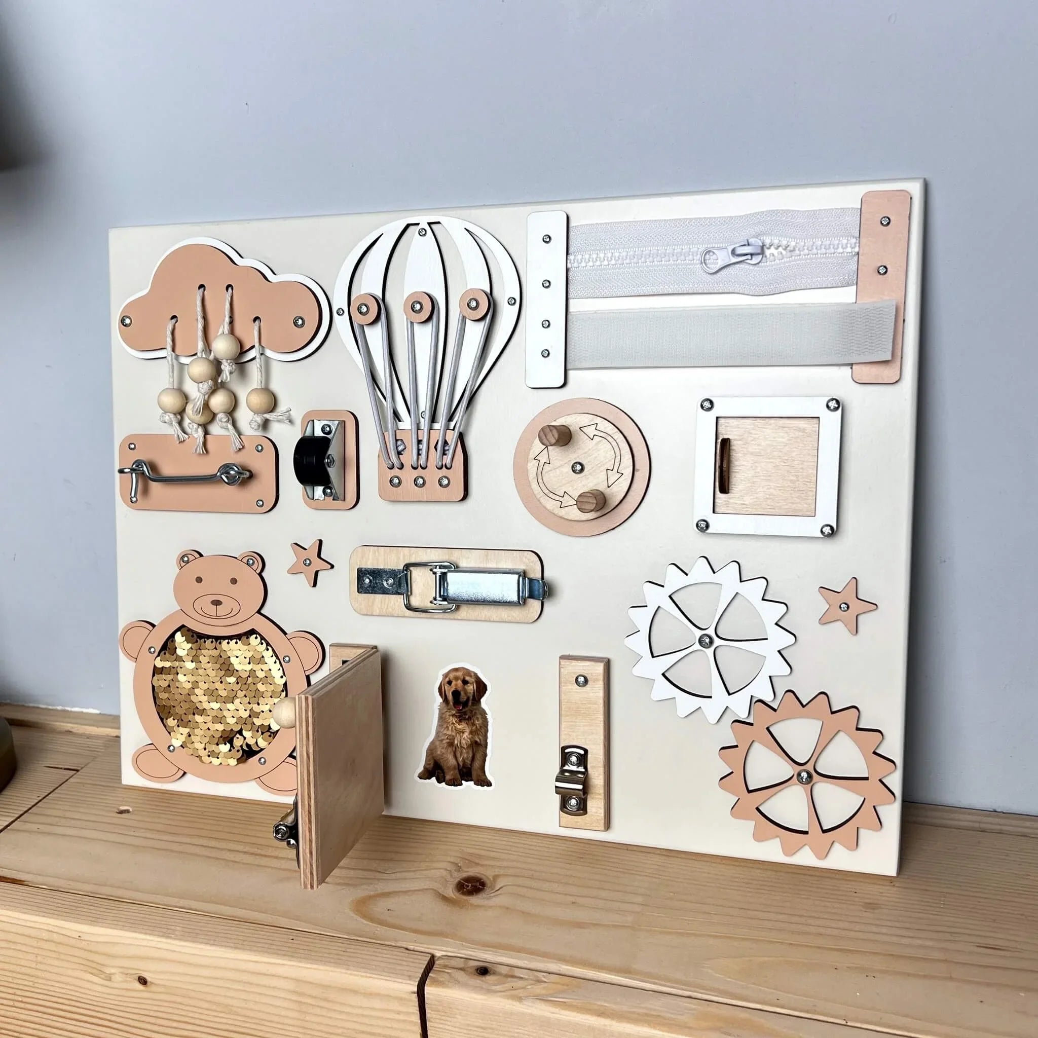 Très petit busy board avec portes (30×40 cm)