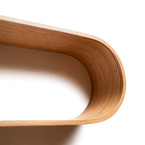 Mensola fluttuante da parete in legno curvato con finitura in rovere chiaro, design moderno minimalista