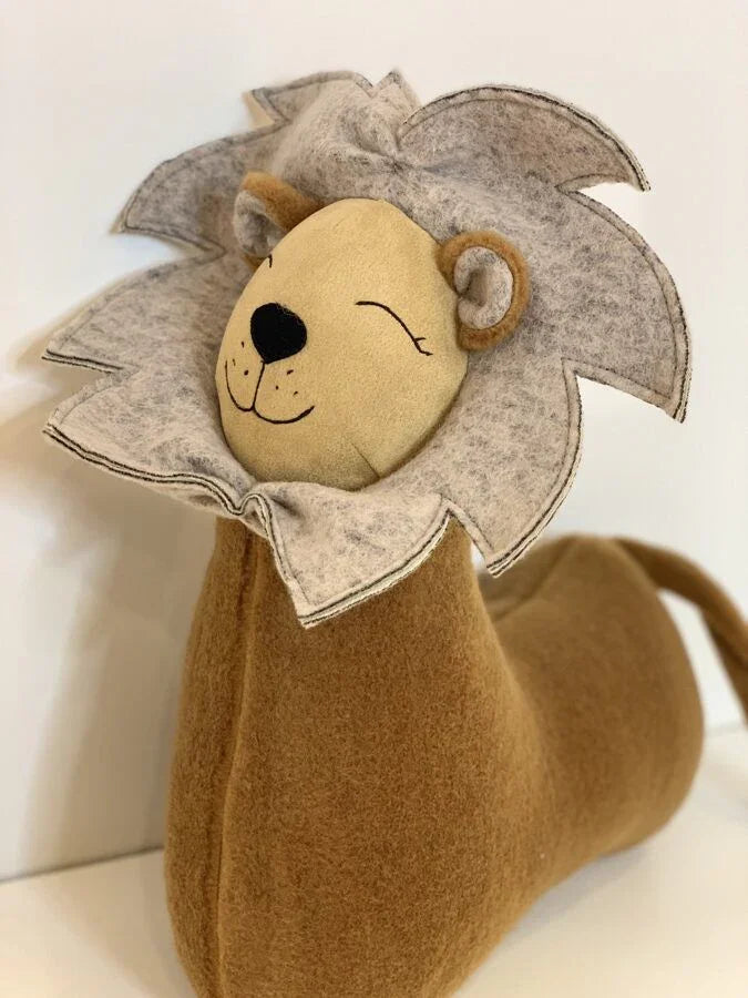 Handgemachtes Löwen-Kuschelkissen