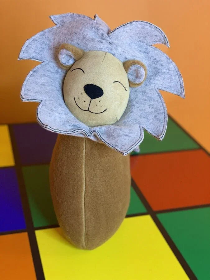 Cuscino morbido a forma di leone realizzato a mano