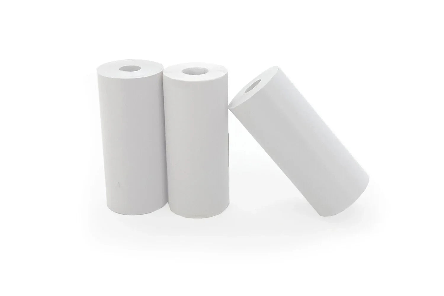 Set de trois rouleaux de papier blanc pour mini imprimante sur fond blanc