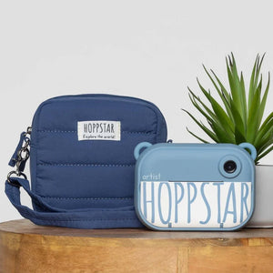 Borsa fotografica Hoppstar blu imbottita con fotocamera digitale per bambini abbinata dal design giocoso