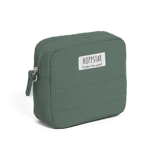 Borsa fotografica Hoppstar verde trapuntata con zip e patch logo frontale