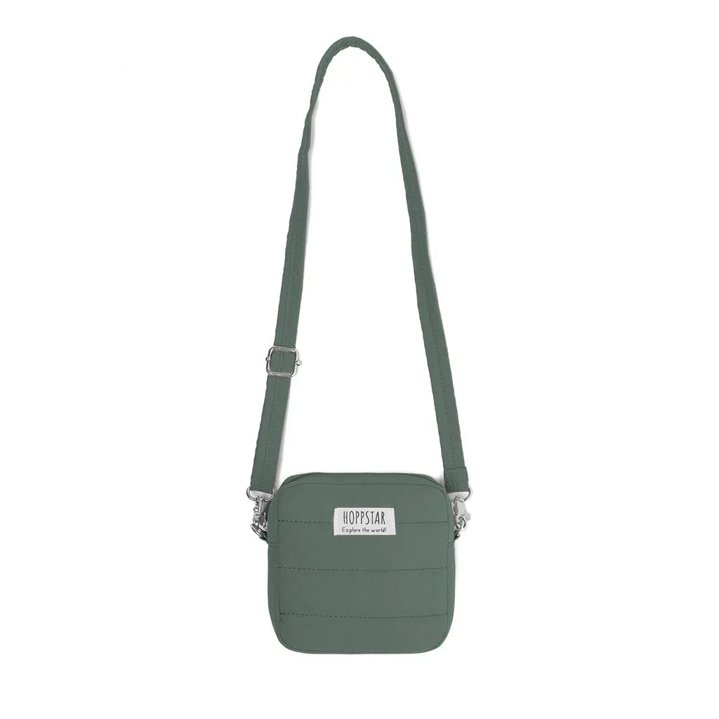Borsa fotografica Hoppstar in tessuto verde con tracolla regolabile e dettaglio cucito frontale