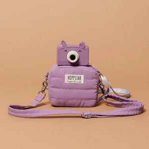 Borsa fotografica trapuntata Hoppstar color lilla con fotocamera giocattolo a tema animale abbinata e tracolla regolabile