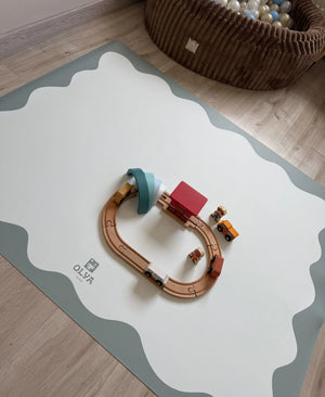 Tapis de sol antidérapant et imperméable avec cadre bleu et motif vagues, avec un train jouet