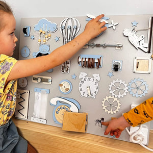 Tablero de actividades Montessori Marvel (50×60 cm)