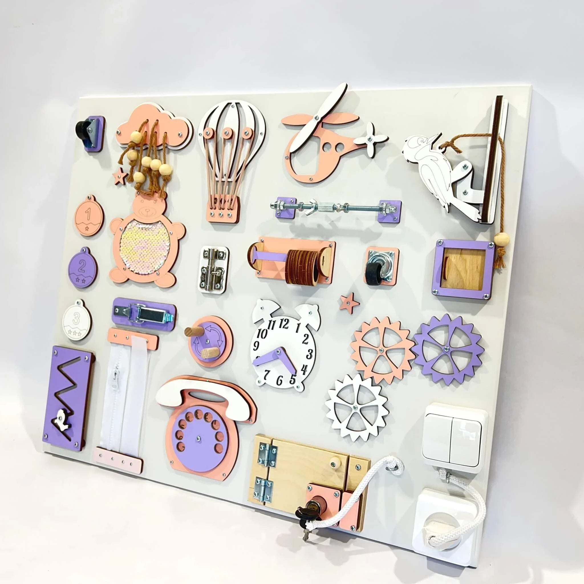 Tablero de actividades Montessori Marvel (50×60 cm)