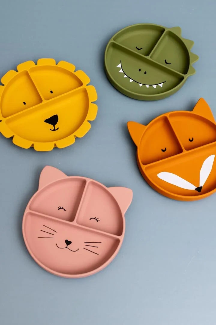 Set aus vier unterteilten Silikon-Saugtellern für Kinder in verschiedenen Tier-Designs und Farben