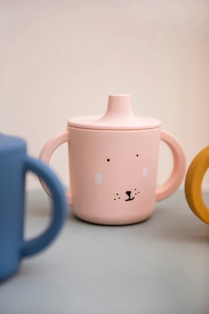 Tasse d'apprentissage en silicone rose avec motif lapin et deux anses pour les tout-petits