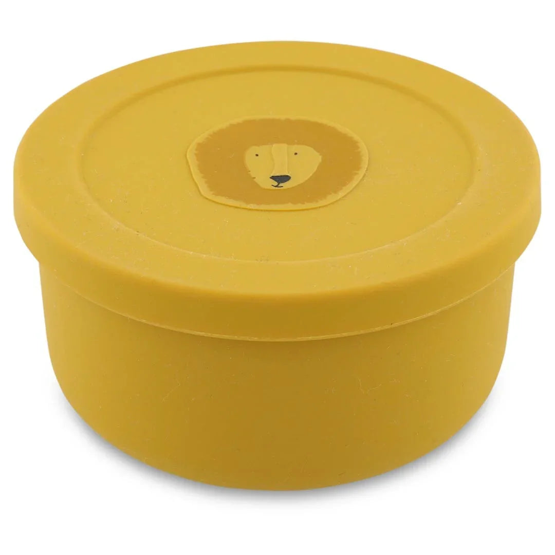 Recipiente de silicona amarillo para snacks con tapa y diseño de cara de león