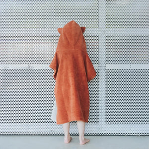 Poncho de bain enfant orange rouille avec capuche et oreilles d'animal, matière éponge douce