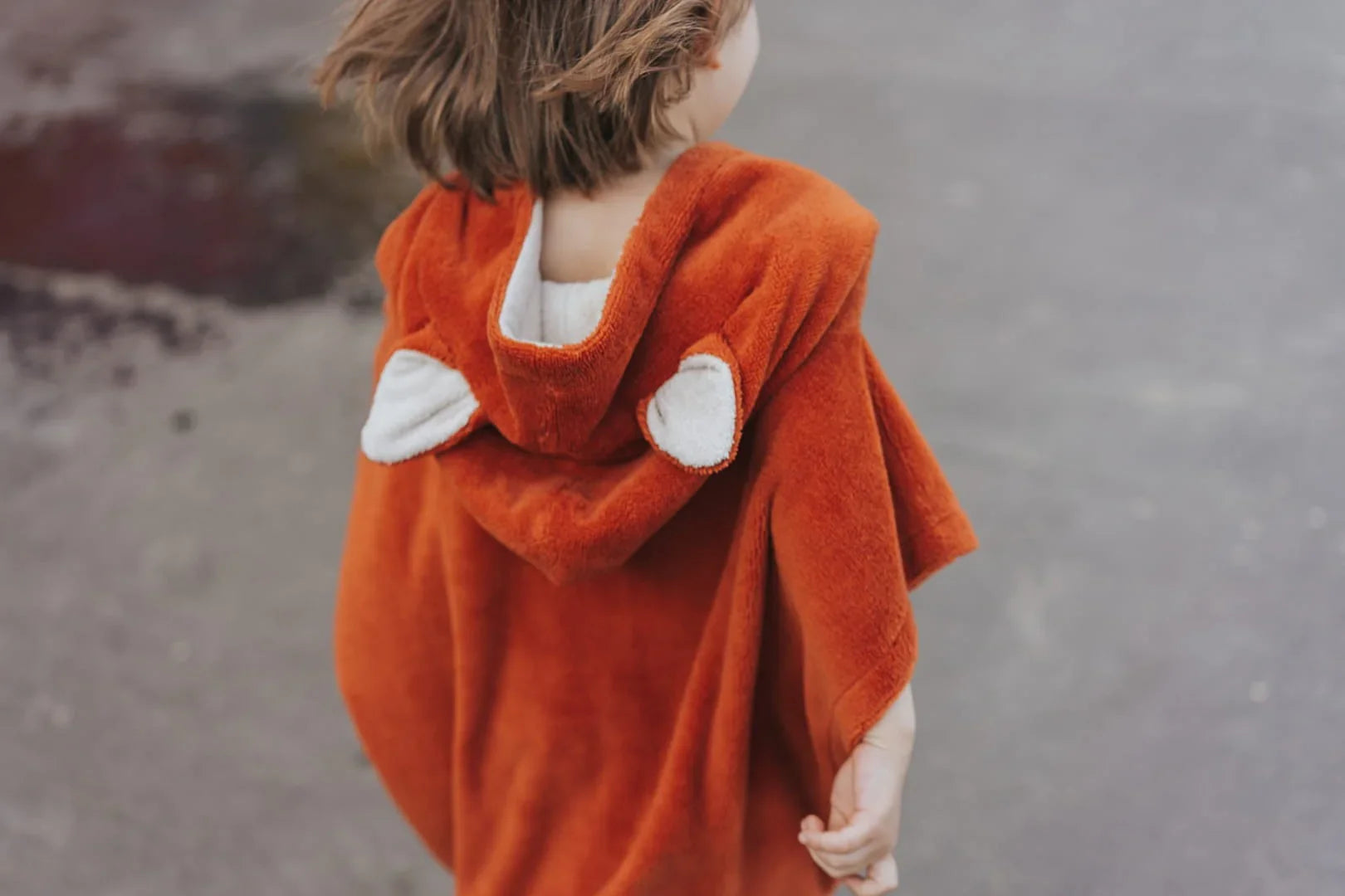 Poncho de bain enfant à capuche en éponge orange avec détails oreilles d'animal