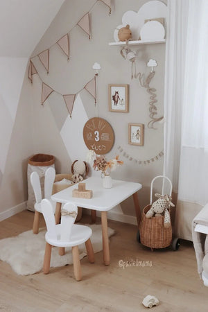 Set aus Tisch und 2 Stühlen – Hase