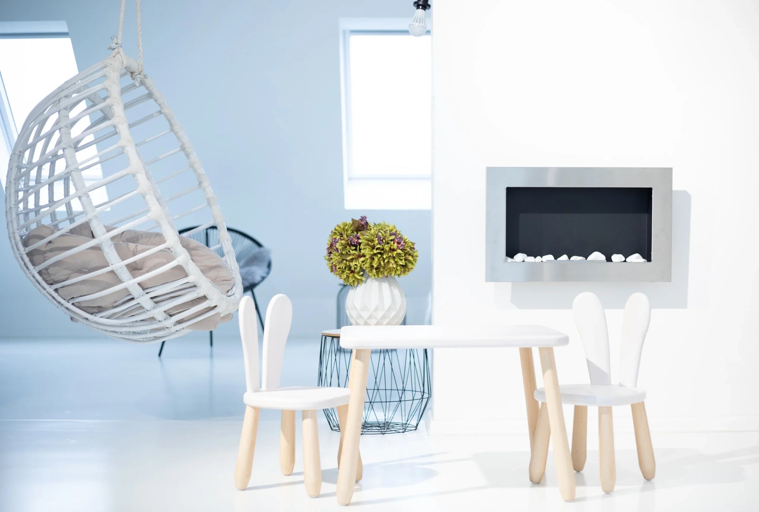 Set aus Tisch und 2 Stühlen – Hase