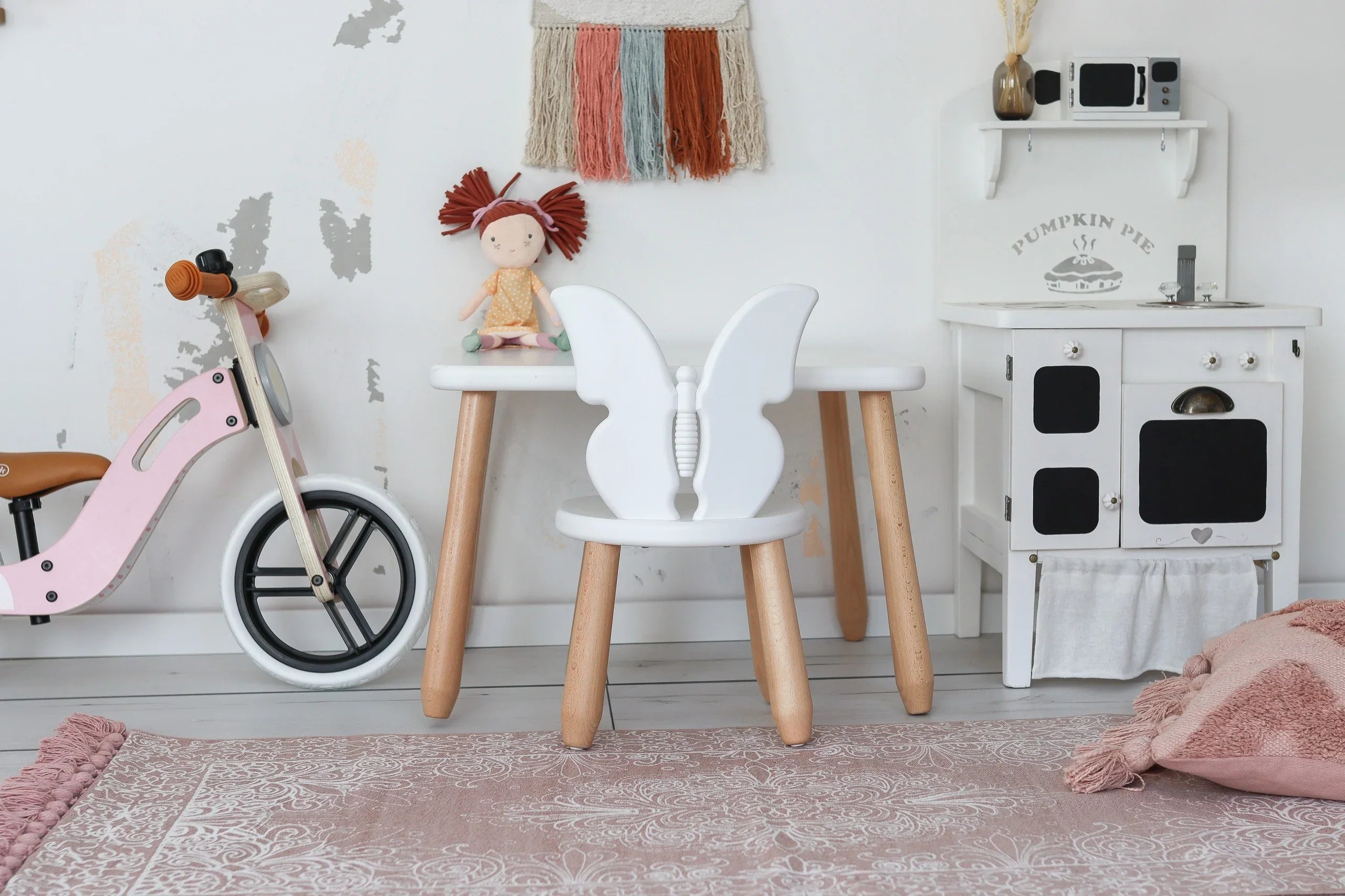 Set aus Tisch und Stuhl – Schmetterling