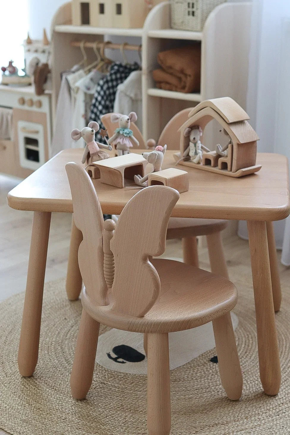 Set aus Tisch und Stuhl – Schmetterling