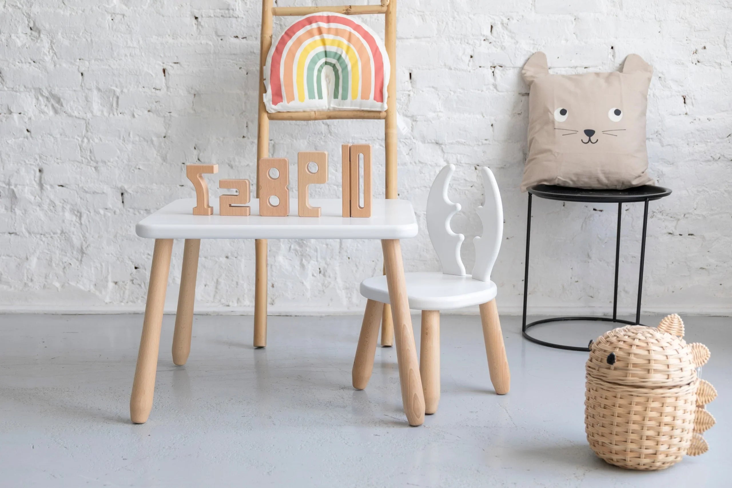 Table and chair set - Deer
